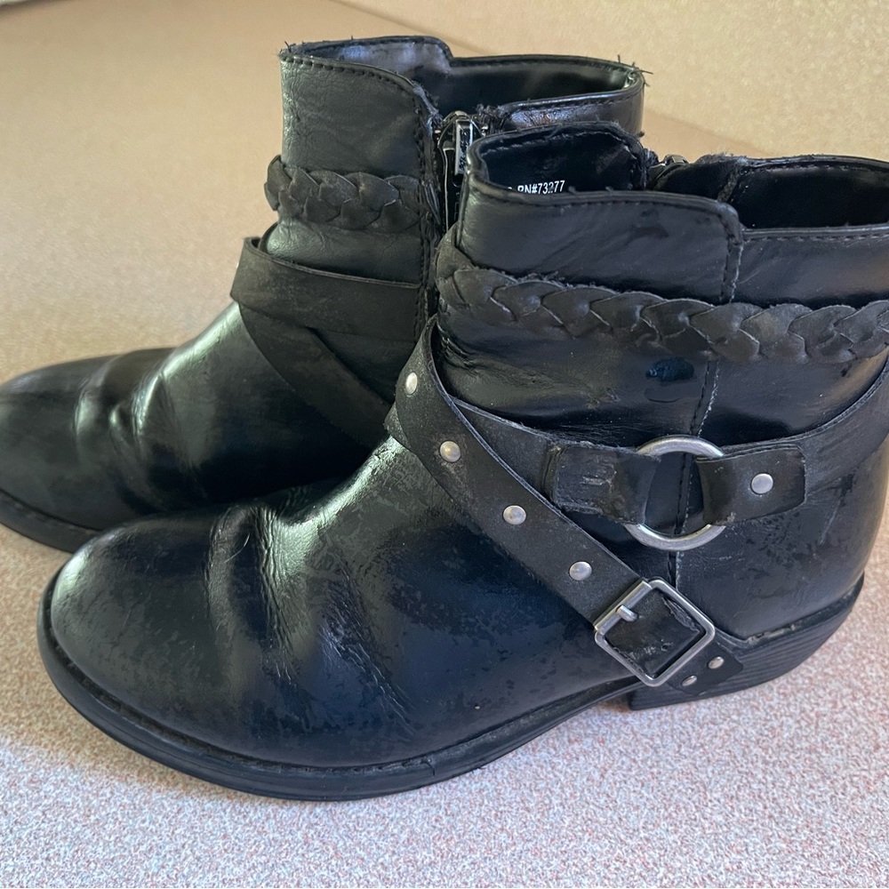 Little girl size 1 black ankle boot